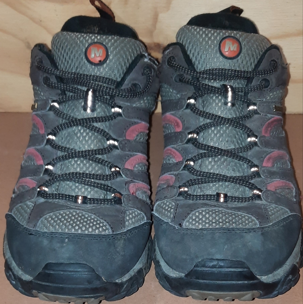 Merrell hiking shoes Mens Size 9